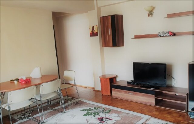Brasov, Filarmonica Patria, inchiriez apartament 3 camere  60 mp, 600 euro