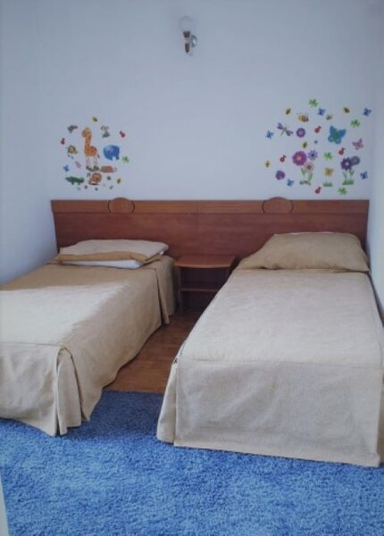 Brasov, Filarmonica Patria, inchiriez apartament 3 camere  60 mp, 600 euro